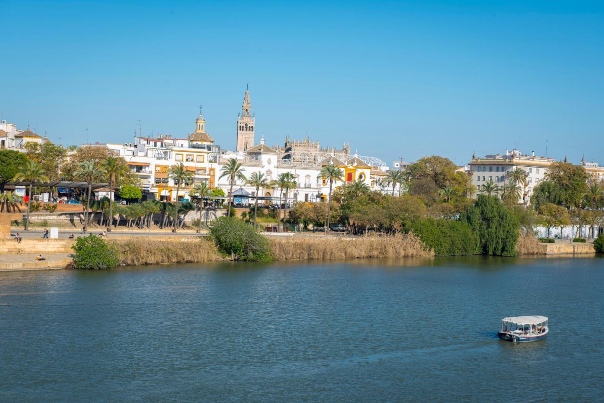 Apartamentos Luxury Puente De Triana إشبيلية المظهر الخارجي الصورة