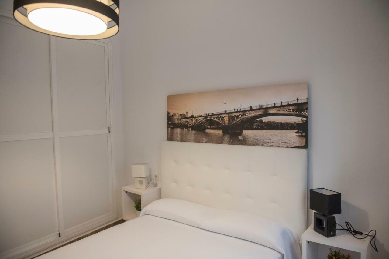 Apartamentos Luxury Puente De Triana إشبيلية المظهر الخارجي الصورة